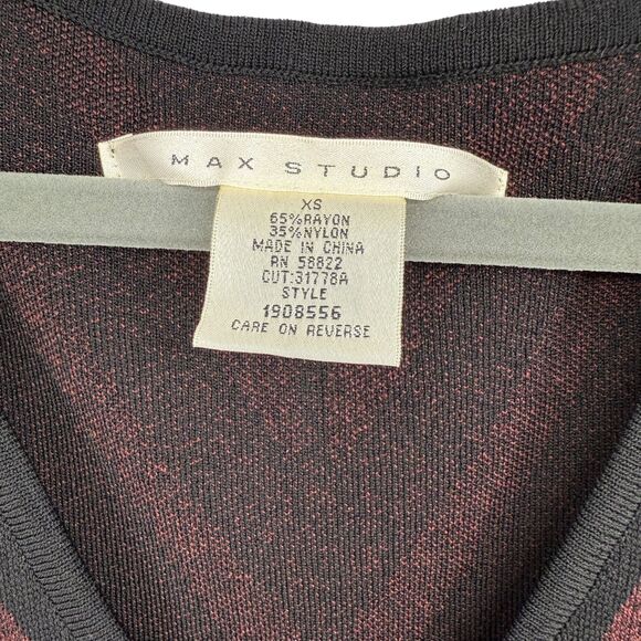 Max Studio Chevron Print Bodycon Dress Size XS Black Red V-Neck Sleeveless Knit - Picture 5 of 11